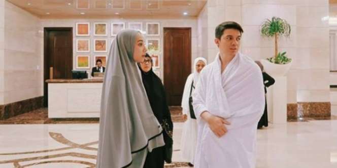 Berhijab Syari dan Tanpa Makeup, Ini Wajah Asli Zaskia Sungkar