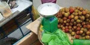 Bagian Atas Gerobak Diisi Tumpukan Buah, Saat Dibuka Isinya...