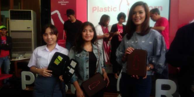 Tas Keren Ini Bikin Kepincut, Padahal dari Botol Plastik