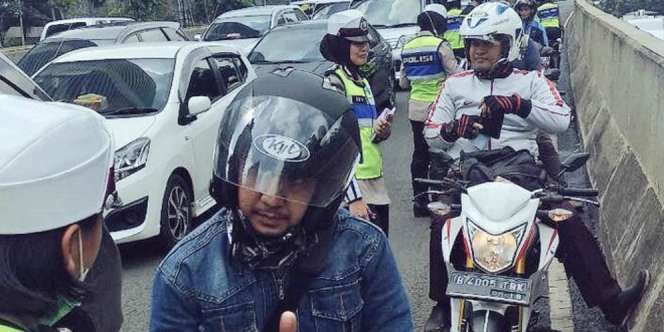 Viral! Ratusan Motor Berhenti di Flyover Casablanca