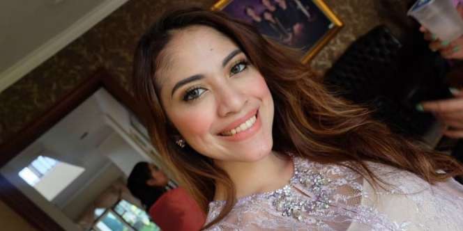Hamil Anak ke- 4, Istri Giring Ganesha Makin Cantik!