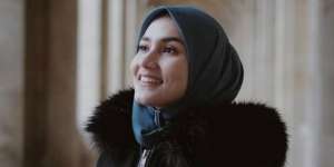 Bingung Tampil Saat Liburan ke Luar Negeri? Tiru Selebgram Ini