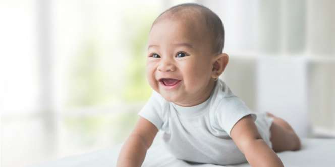 Dampak Fatal Mencium Bibir Bayi yang Sering Tak Disadari