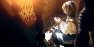 Muslim Dianjurkan Mendoakan Orang Lain, Ini Hikmahnya