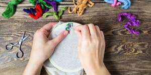 Nurul Latifah: Kurangi Main Gadget, Yuk Coba Menyulam