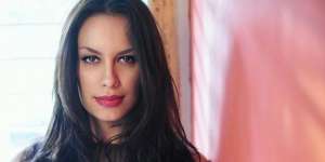 Pakai Gaun Pengantin, Sophia Latjuba Segera Nikah?