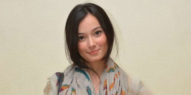 Diterpa Kabar Miring, Asmirandah Unggah Foto Romantis