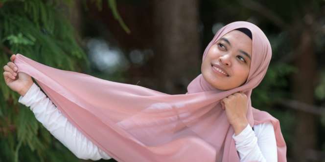 5 Cara Menetralisir Kerusakan Rambut Akibat Catokan