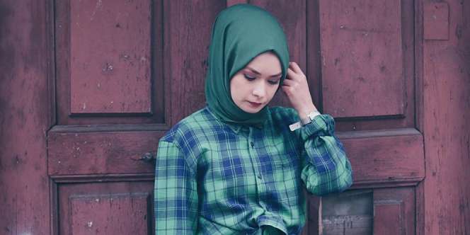 Suheda Turkoglu: Inspirasi Kemeja Flanel Ala Hijaber Turki