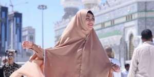 Gaya Kartika Putri yang Istiqamah Berhijab Syari
