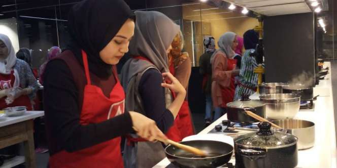 Masak Bareng 50 Perempuan Cantik