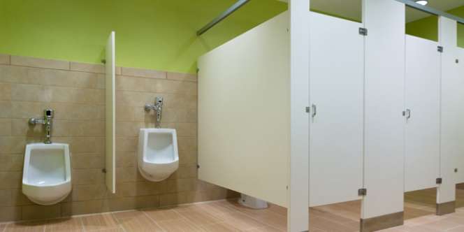 Di Kota Ini Penjaga Toilet Umum Wajib Bergelar Sarjana