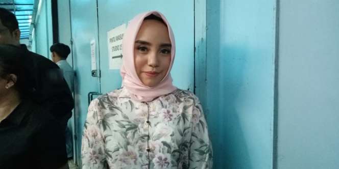 Tak Lagi Berbusana Syar'i, Alasan Salmafina Mengejutkan