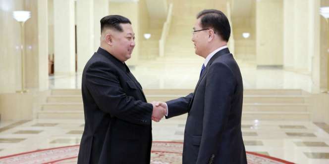 Senyum Sumringah Kim Jong Un Saat Bertemu Delegasi Korsel