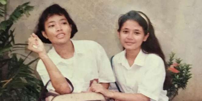 Satu Wanita di Foto Itu Kini Jadi Artis Terkenal, Coba Tebak?