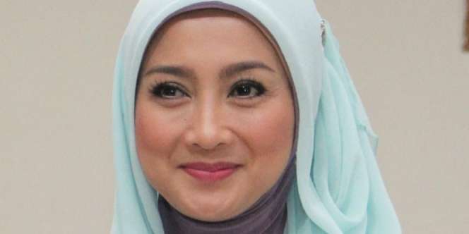 Foto Jadul Desy Ratnasari Bikin Netizen Baper