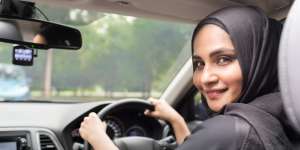 Ekspresi Wanita Saudi Pertama Kali Mengemudi Mobil