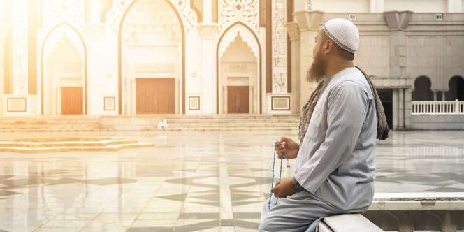 Teguran Khalifah Umar pada Anak Muda Berlama-lama di Masjid