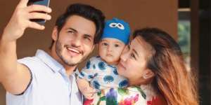 Ravi Bhatia dan Pramugari Indonesia Dikaruniai Bayi Laki-laki