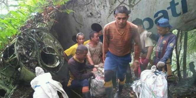Lihat Benda Aneh di Hutan, Tahunya Pesawat Jatuh 26 Tahun Lalu