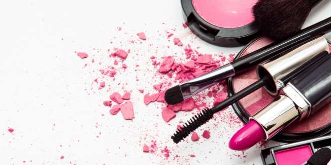 Menakjubkan, Riasan Wajah Makasimal Hanya dengan Lipstik