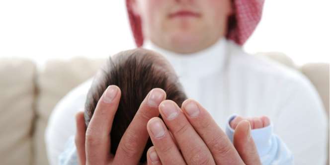 Tak Cuma Azan, Ayah Juga Penting Bacakan Ini di Telinga Bayi