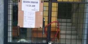 Satpol PP Terlilit Utang, Kantornya Digembok Pemilik Warung