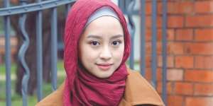 Yuk, Coba Nuansa Coffe Tone ala Gita Savitri Buat Gaya Kamu