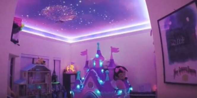Sayang Anak, Ayah Ini Bikin 'Kembang Api' Disney di Kamar
