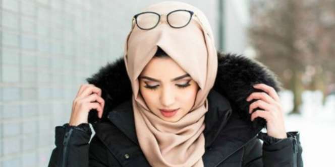 2 Tutorial Simpel Hijab Modis untuk Cewek Berkacamata
