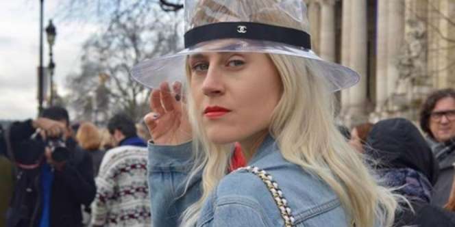 Topi Plastik Favorit Sosialita Ini Harganya Setara Motor!