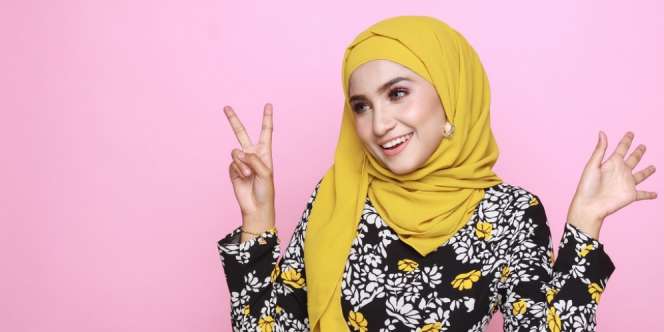5 Cara Rumahan yang Bantu Samarkan Garis Senyum