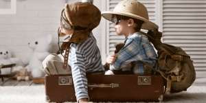 Sari Agustia: Liburan Bareng Anak, Pakai Koper atau Ransel?