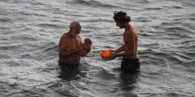 Cerita Menegangkan Ibu Melahirkan di Laut Merah