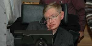 Cerita di Balik Suara Mirip Robot Stephen Hawking