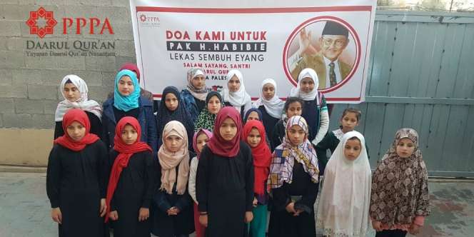 Doa Anak-anak Gaza untuk Habibie: 'Lekas Sembuh Eyang'