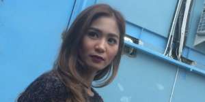 Ngamuk Foto Keluarga Dicibir, Bunga Zainal: Kamu Kolot Banget!