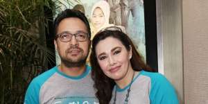 Sudah Jodoh, 4 Pasangan Seleb Ini Menikahi Mantan Kekasihnya