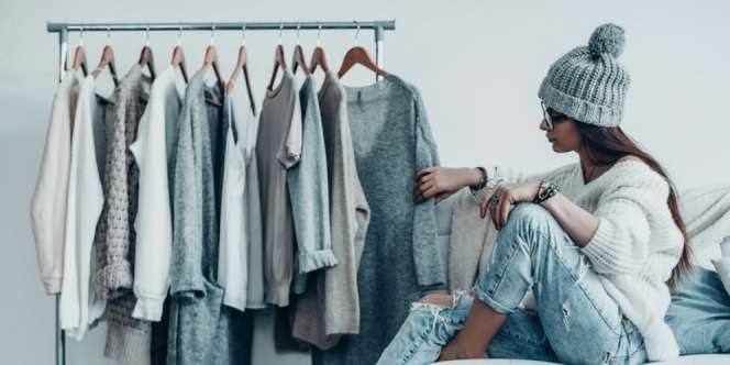 Biar Nggak Melar, Ini Cara Terbaik Gantung Sweater