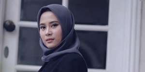 Desainer Restu Anggraini Rilis Hijab Antibakteri 