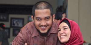 Jauh dari Gosip, Ini Potret Harmonis Dewi Sandra dan Suami