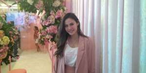 Pengalaman Vinna Gracia Merias Wajah Wanita Asia dan AS