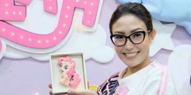 Gelar Pesta Ultah Anak, Ayu Dewi Tak Undang Ayu Ting Ting?