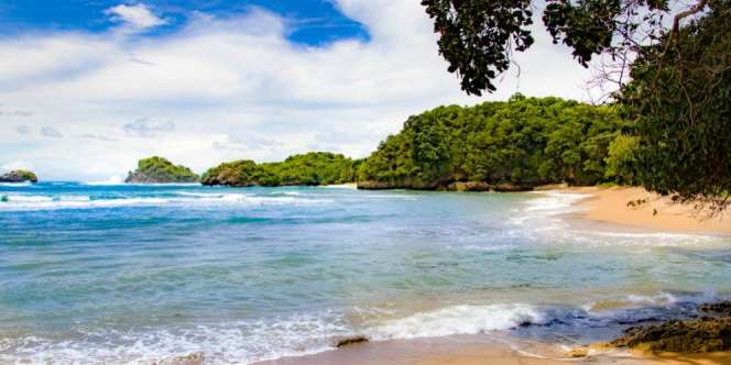 Jelajah 10 Pantai Tersembunyi di Malang, Waktunya Liburan!