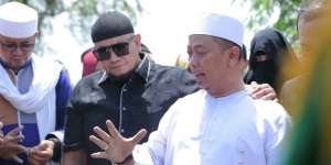 Opick: Apapun Pembicaraan di Luar, Istriku Wanita Mulia