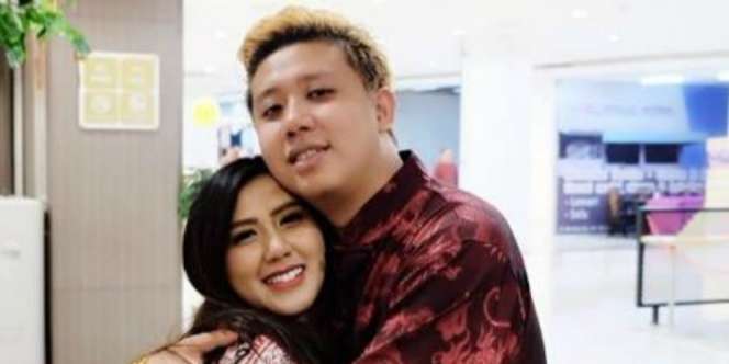 Geger Perut Miring, Rey Utami Pamer Foto Hamil Besar