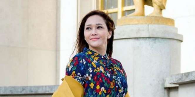 3 Gaya Kece Maia Estianty Liburan di Paris