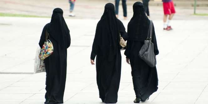 Putra Mahkota Saudi Sebut Abaya Hitam Itu Pilihan