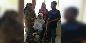 Kursi Roda Jokowi untuk Bulan