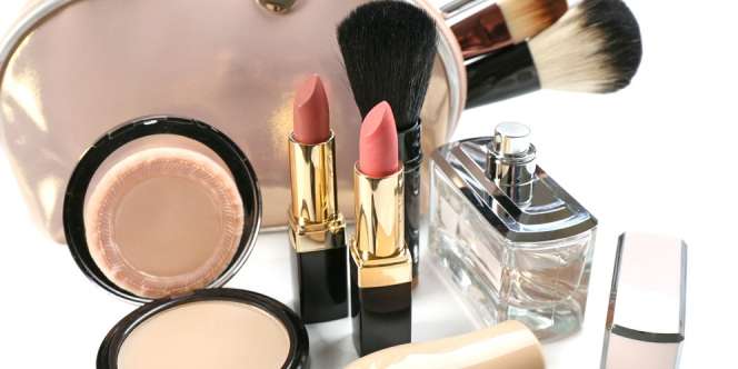 5 Penyebab Kulit Makin Kusam Saat Kenakan Makeup